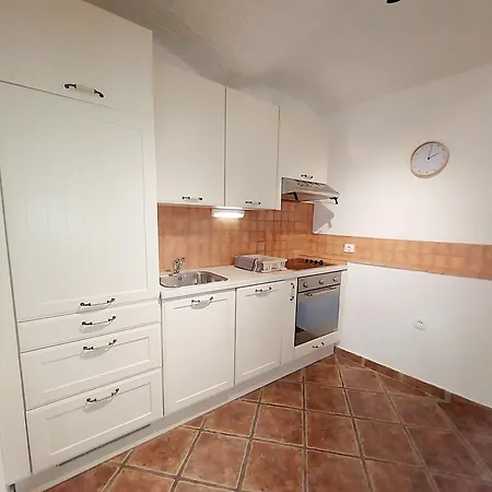 Nebina Apartment *